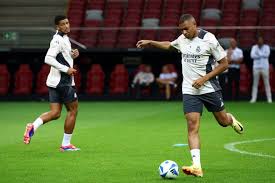 是许多年轻 是许多年轻